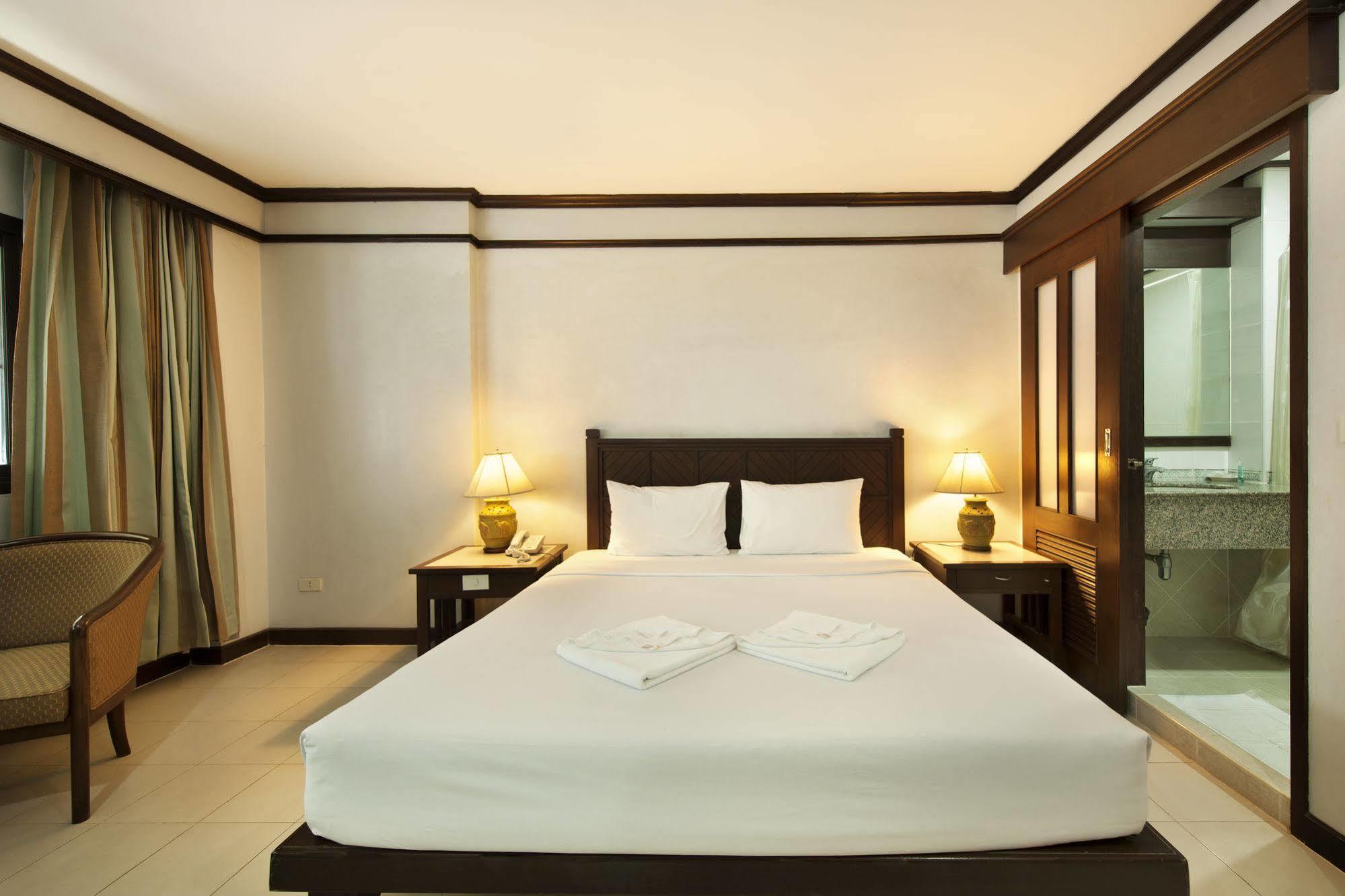 Rattana Mansion Hotell Phuket Eksteriør bilde