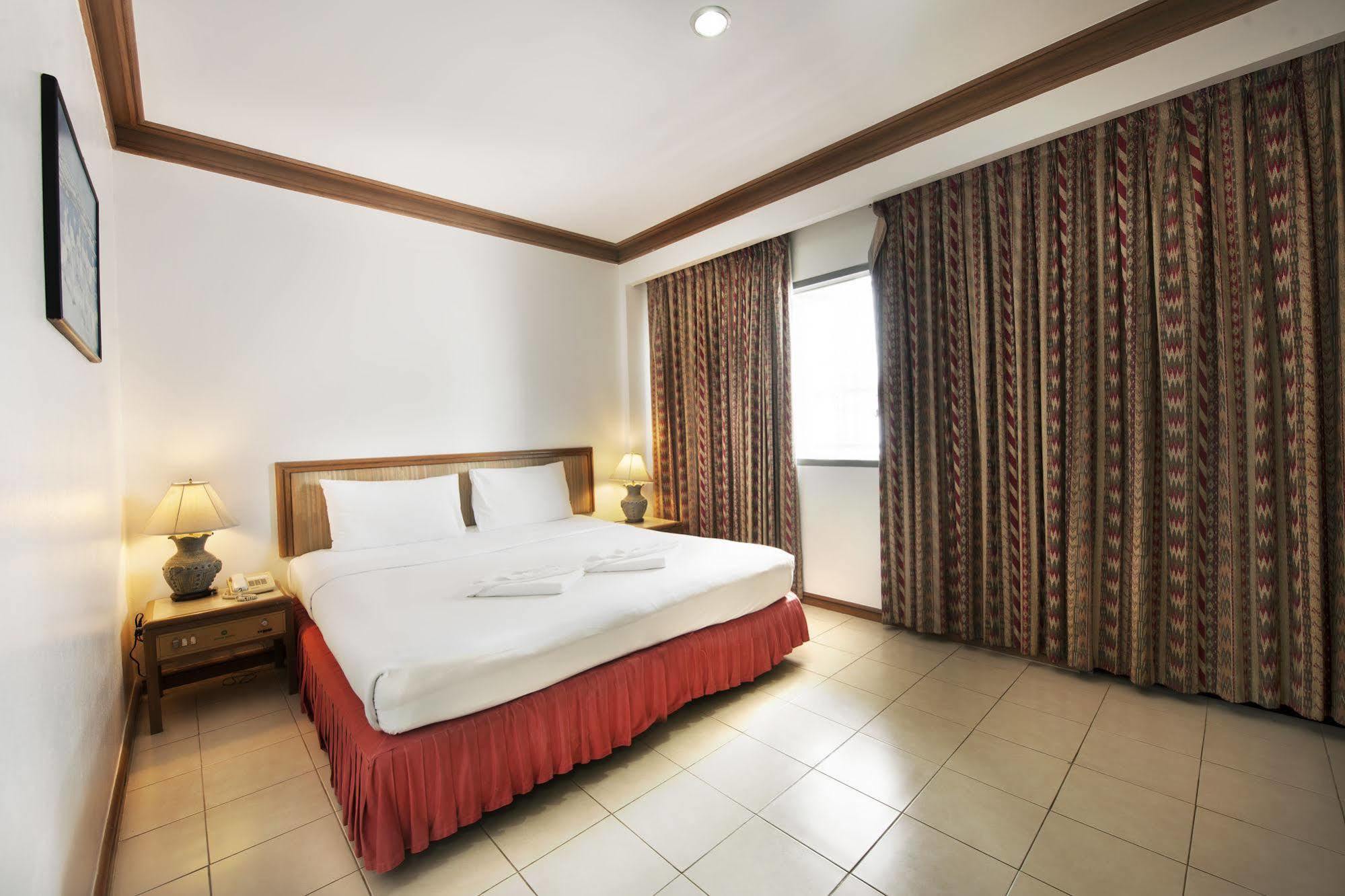 Rattana Mansion Hotell Phuket Eksteriør bilde