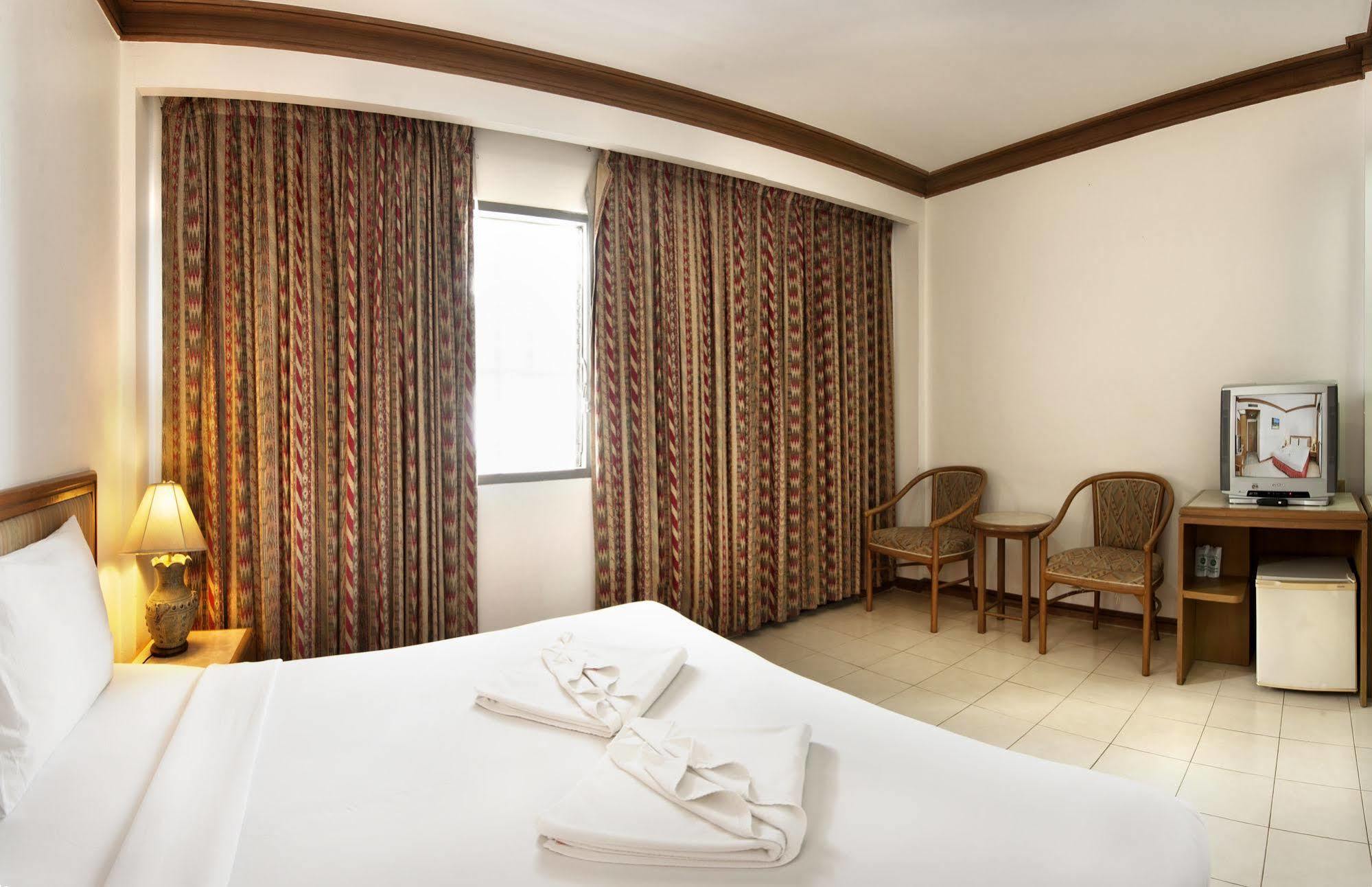 Rattana Mansion Hotell Phuket Eksteriør bilde
