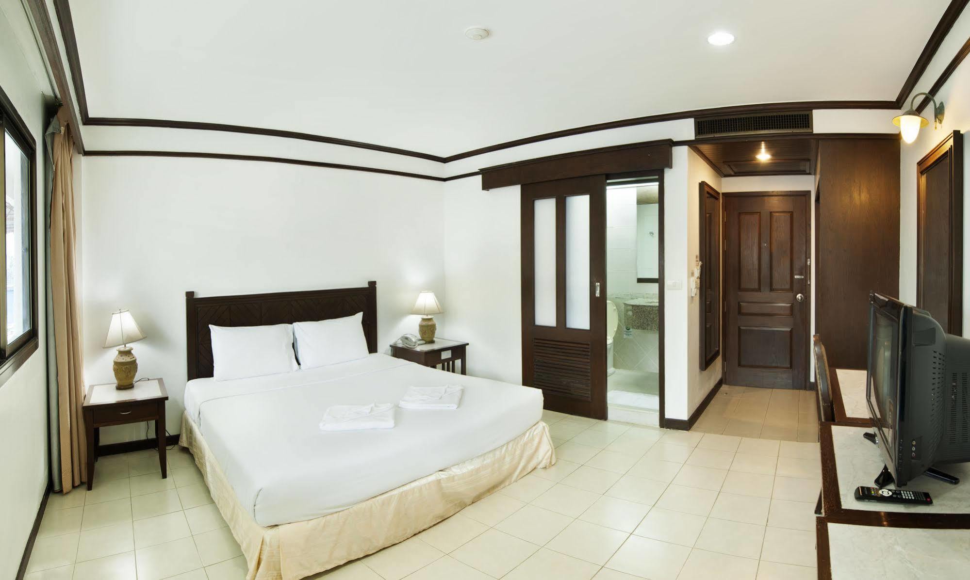 Rattana Mansion Hotell Phuket Eksteriør bilde