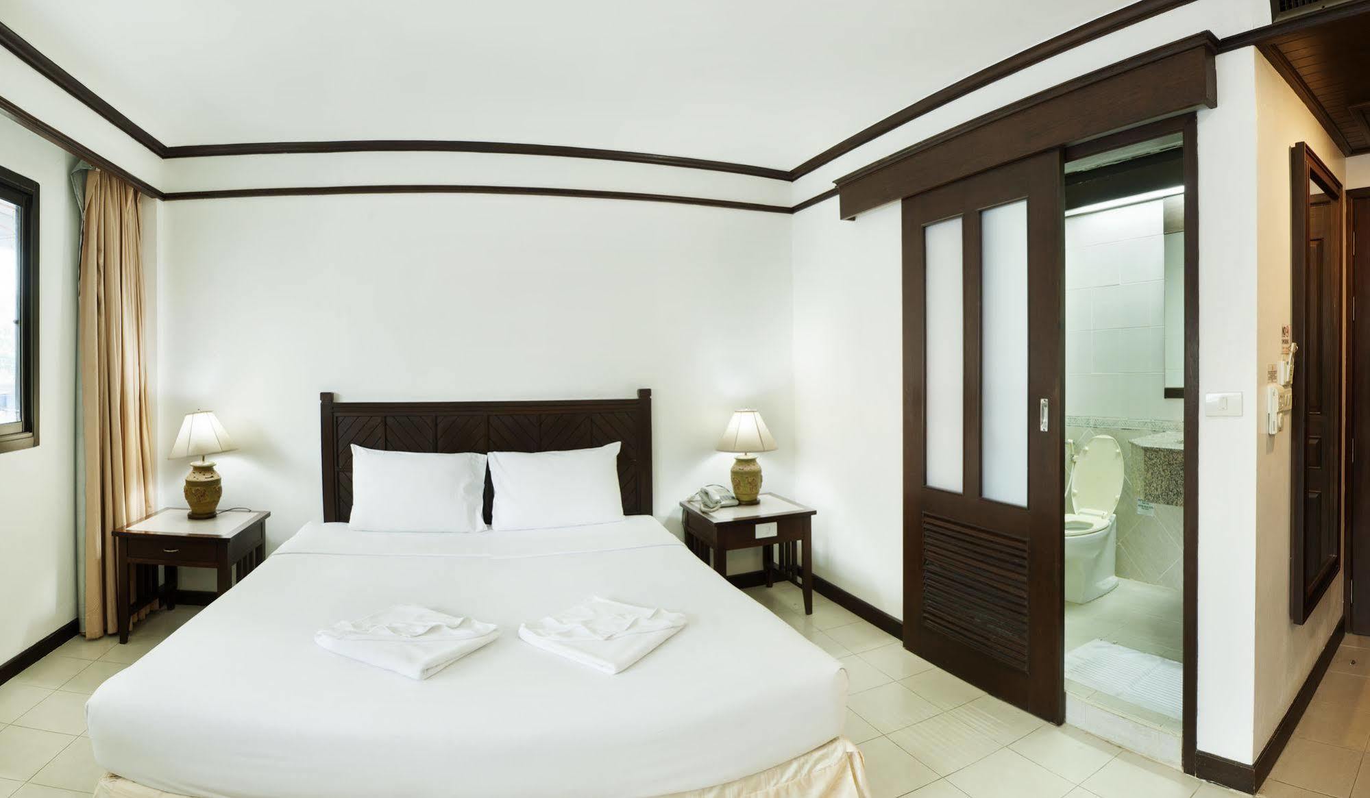 Rattana Mansion Hotell Phuket Eksteriør bilde
