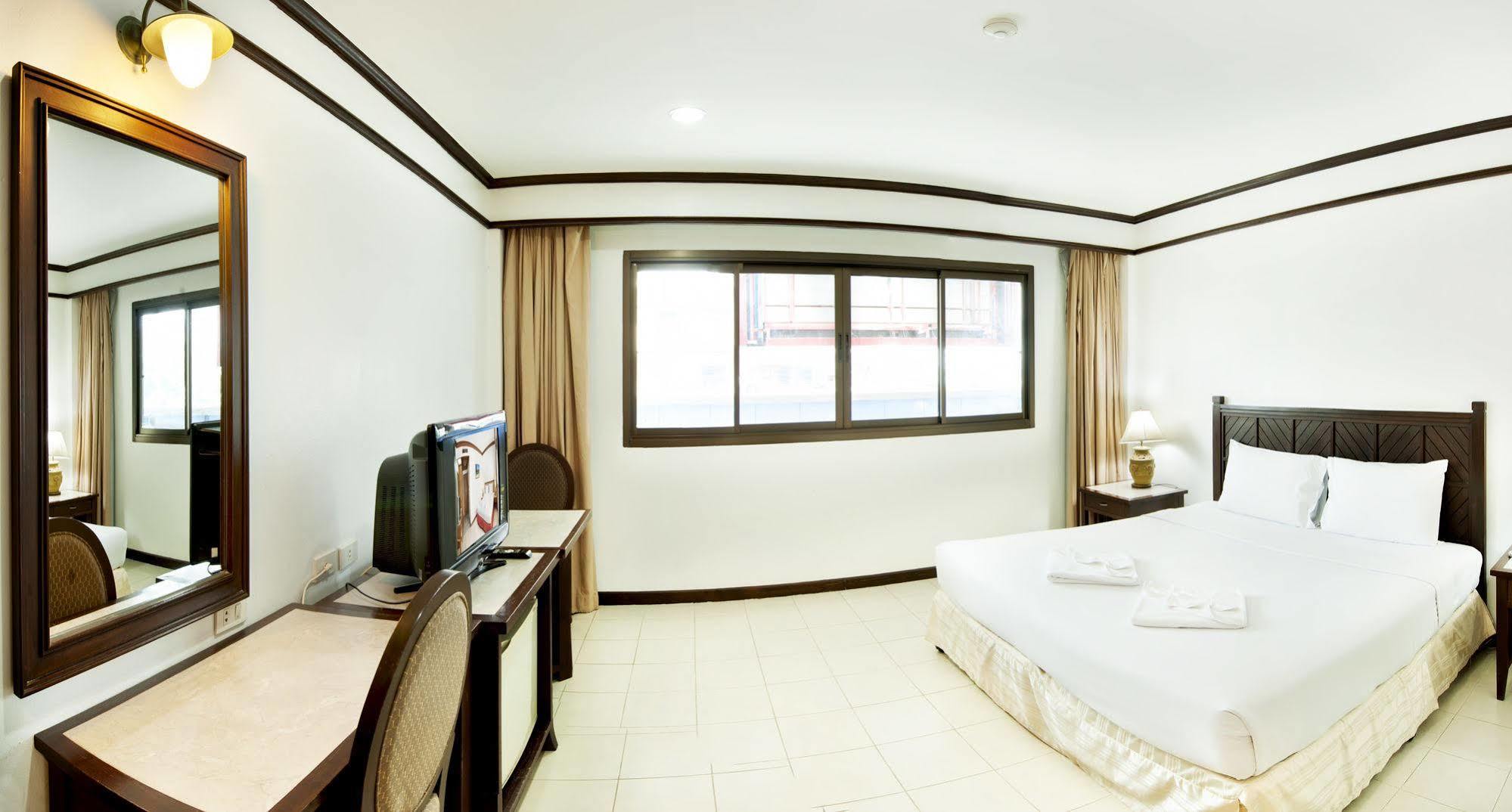 Rattana Mansion Hotell Phuket Eksteriør bilde